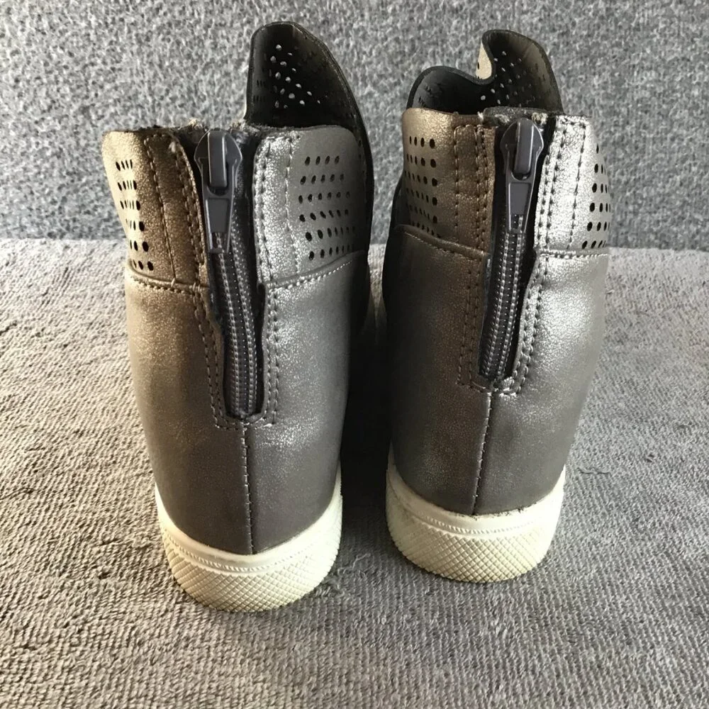 Steve Madden‎ Silver Gray Wedgie Sneaker Size 5M